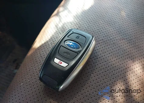 2017 Subaru Outback 3.6R Touring из США, поврежденный, VIN 4S4BSETC2H3229744